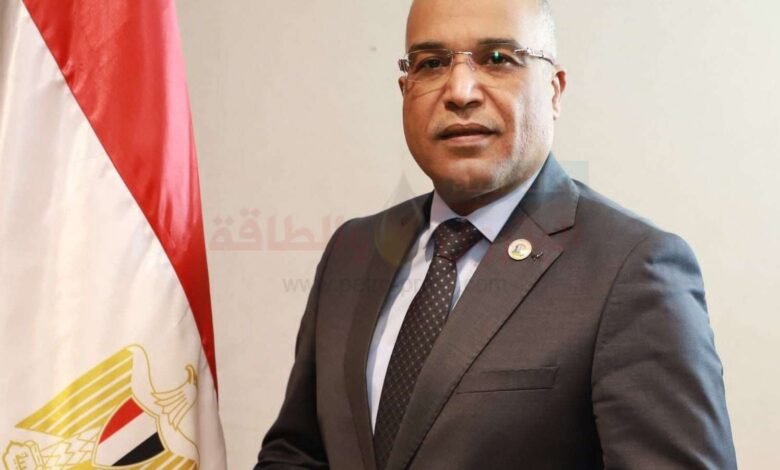 نقيب-البترول-فى-الموبيل-الذهبي-لعيد-البترول-تاريخ-طويل-من-الإنجازات-بدأت-بعد-نصر-أكتوبر